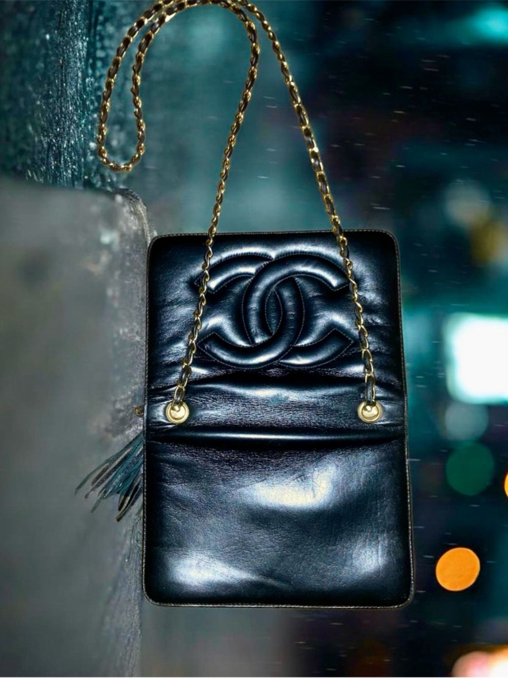 CHANEL Black Quilted Lambskin Shoulder Bag / Gold Chain. Perfect Dinner Purse. - Picture 3 of 7